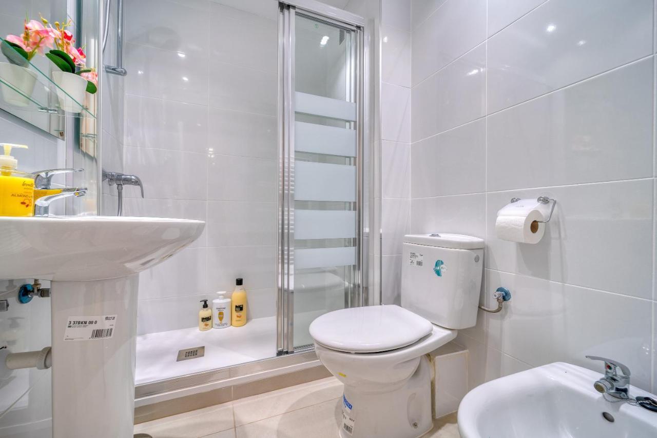 B Casacafe Madrid Pozuelo 2 Bano Fuera De La Habitacion O Compartido Pozuelo de Alarcón Dış mekan fotoğraf