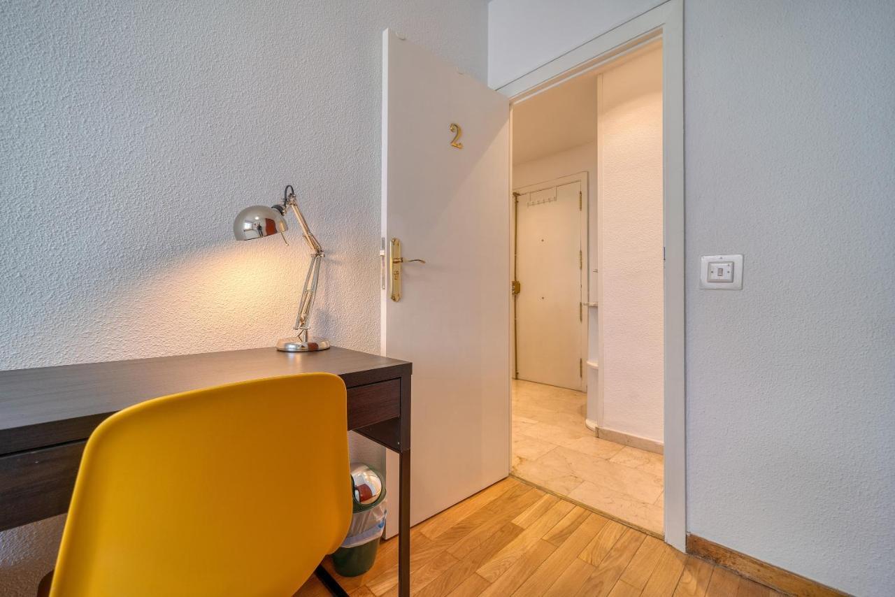 B Casacafe Madrid Pozuelo 2 Bano Fuera De La Habitacion O Compartido Pozuelo de Alarcón Dış mekan fotoğraf