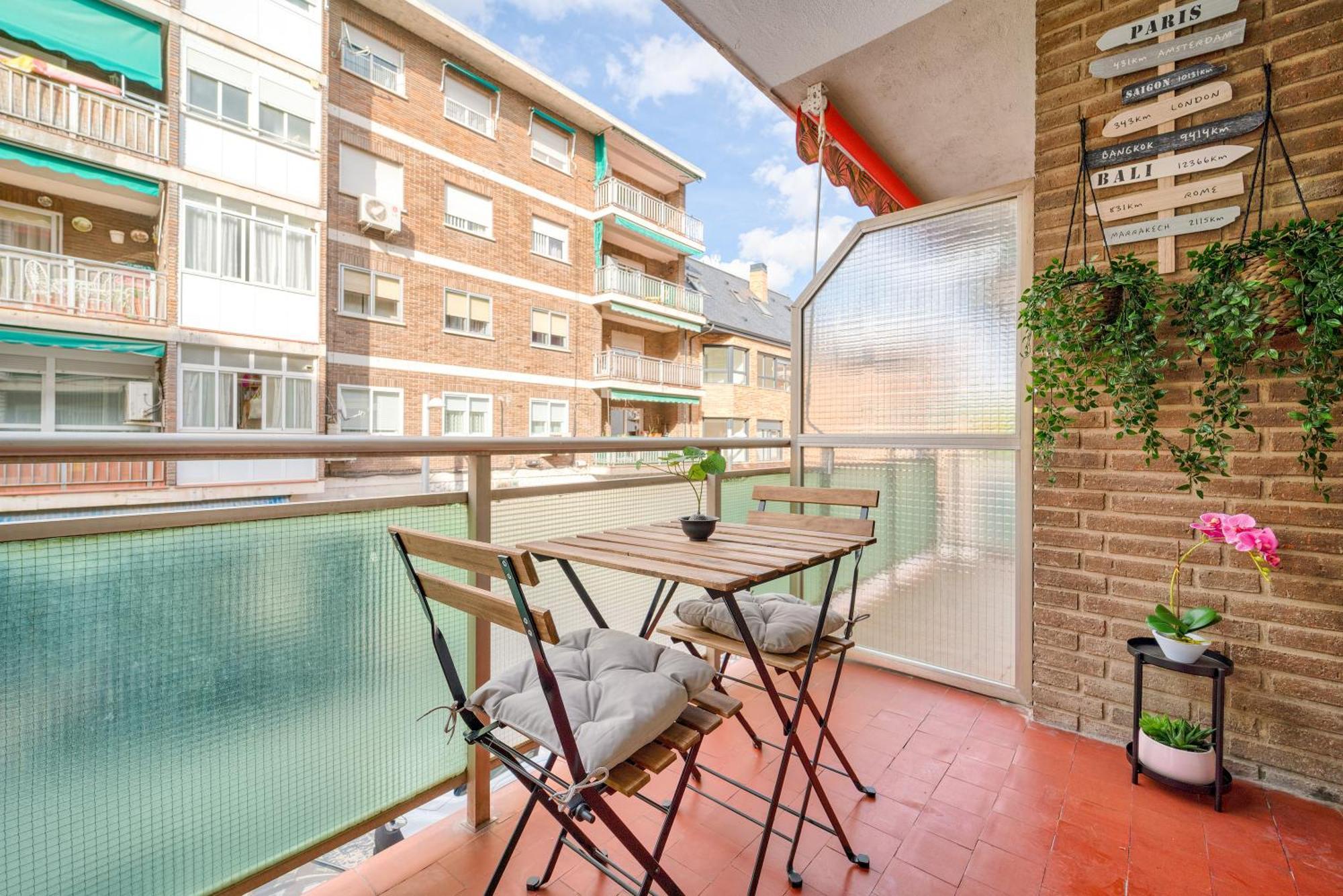 B Casacafe Madrid Pozuelo 2 Bano Fuera De La Habitacion O Compartido Pozuelo de Alarcón Dış mekan fotoğraf